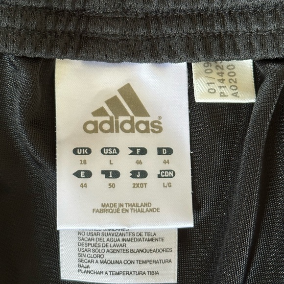 Adidas women’s athletic shorts with pockets Black with Pink stripes size L - Picture 9 of 9